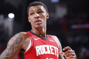 状态在线！小贾巴里-史密斯首节9分钟 5中3&三分3中2拿到10分2助